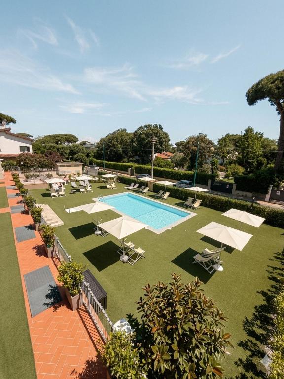 an overhead view of a yard with a swimming pool at Residence San Francesco in Tirrenia