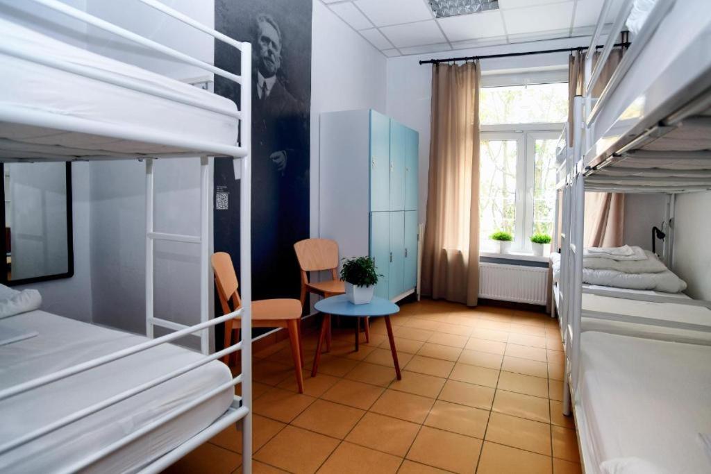 Warsaw Hostel Centrum Private Rooms & Dorms - Chambre Quadruple Premium