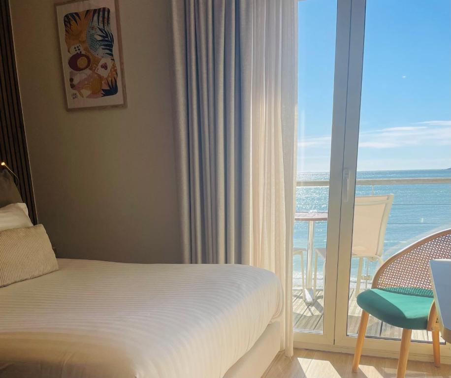 Les Sables Blancs - Standard Double Room With Sea View And Balcony