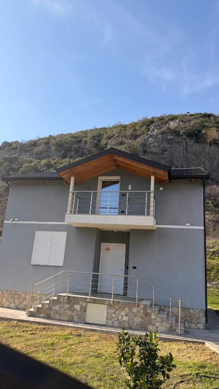 a house with a hill in the background at Vila Elbasan in Labinot i Poshtëm