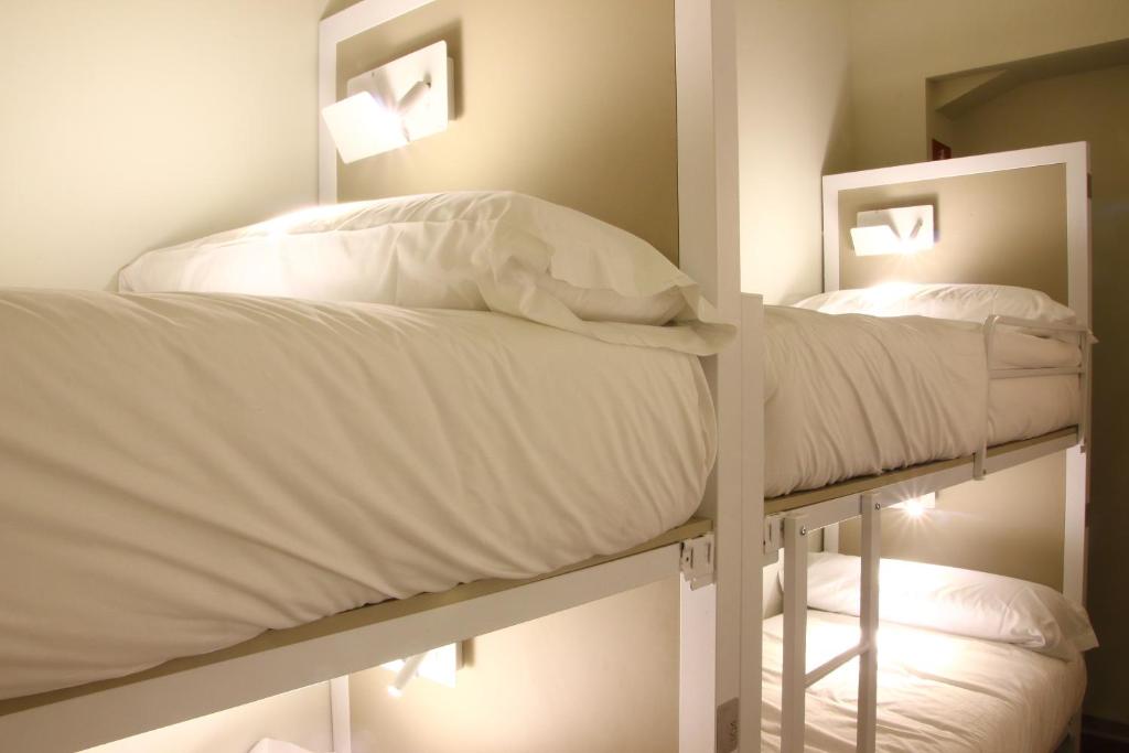 Postel nebo postele na pokoji v ubytování Poshtel Bilbao - Premium Hostel