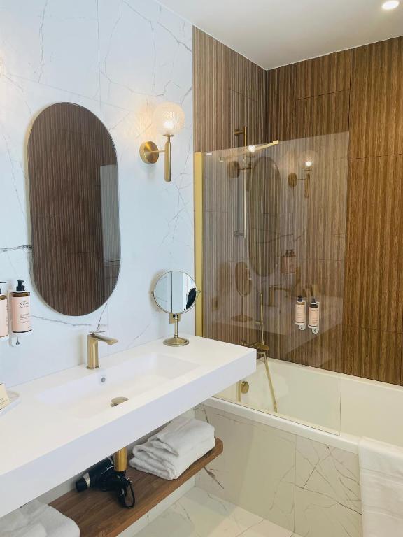 Les Sables Blancs - Superior Double Room With Sea View - First Floor