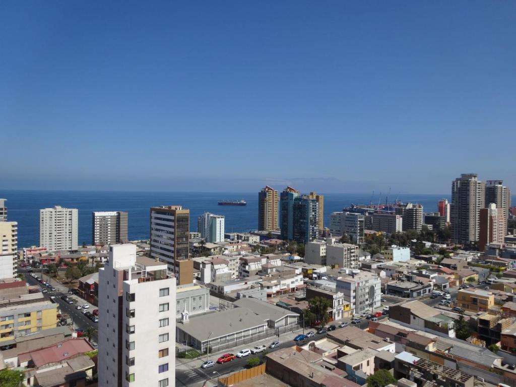 Nespecifikovaný výhled na destinaci Antofagasta nebo výhled na město při pohledu z aparthotelu