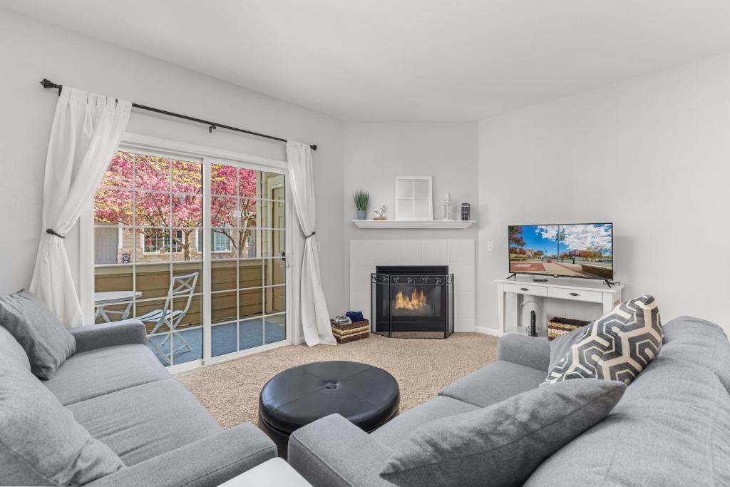 a living room with a couch and a fireplace at Beacon at the Lakes Cozy 2b2b, Grnd Level Condo in Windsor