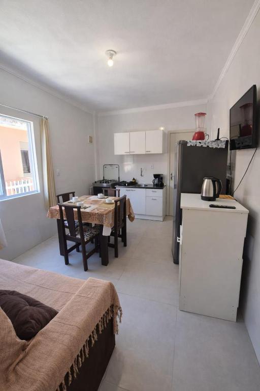a kitchen and dining room with a table and a refrigerator at Apartlaguna Prime in Laguna