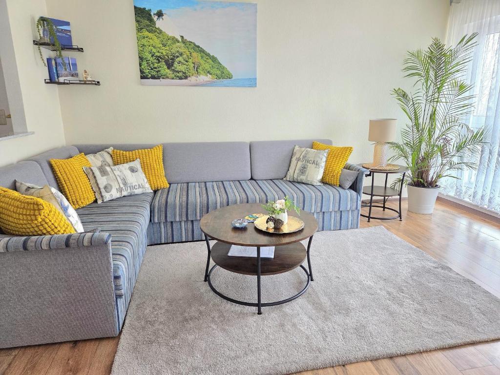 a living room with a couch and a table at Komfortferienwohnung Kreideblick in Sassnitz