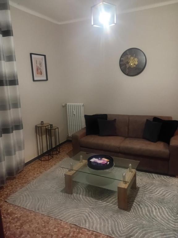 a living room with a couch and a coffee table at Alloggio Veronica in Voghera