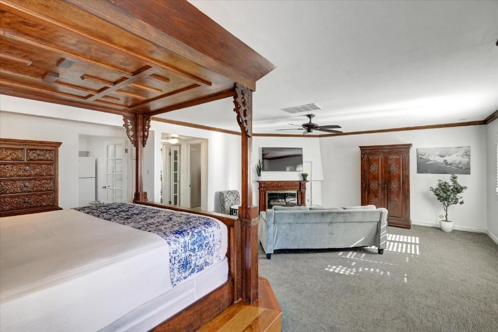 Oceanside Marina Suites - A Waterfront Hotel - 