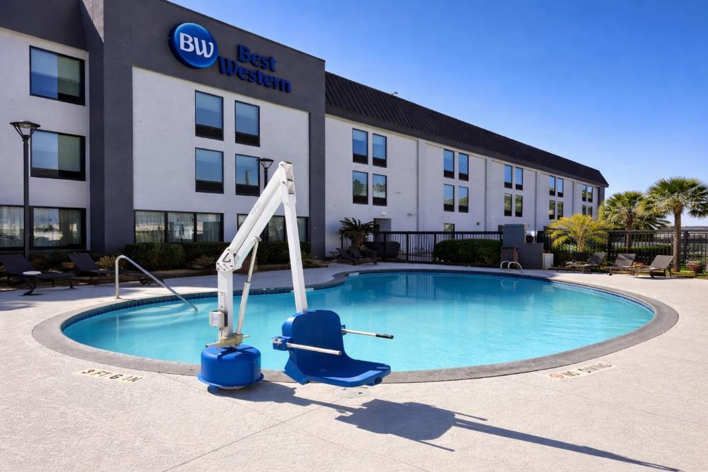 a swimming pool in front of a hotel at Best Western Cy-Fair in Houston