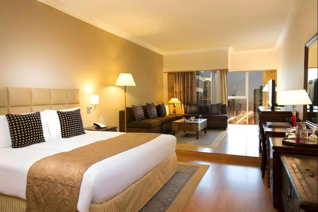 Hotel Avenue Near by IGI Airport Delhi photo
