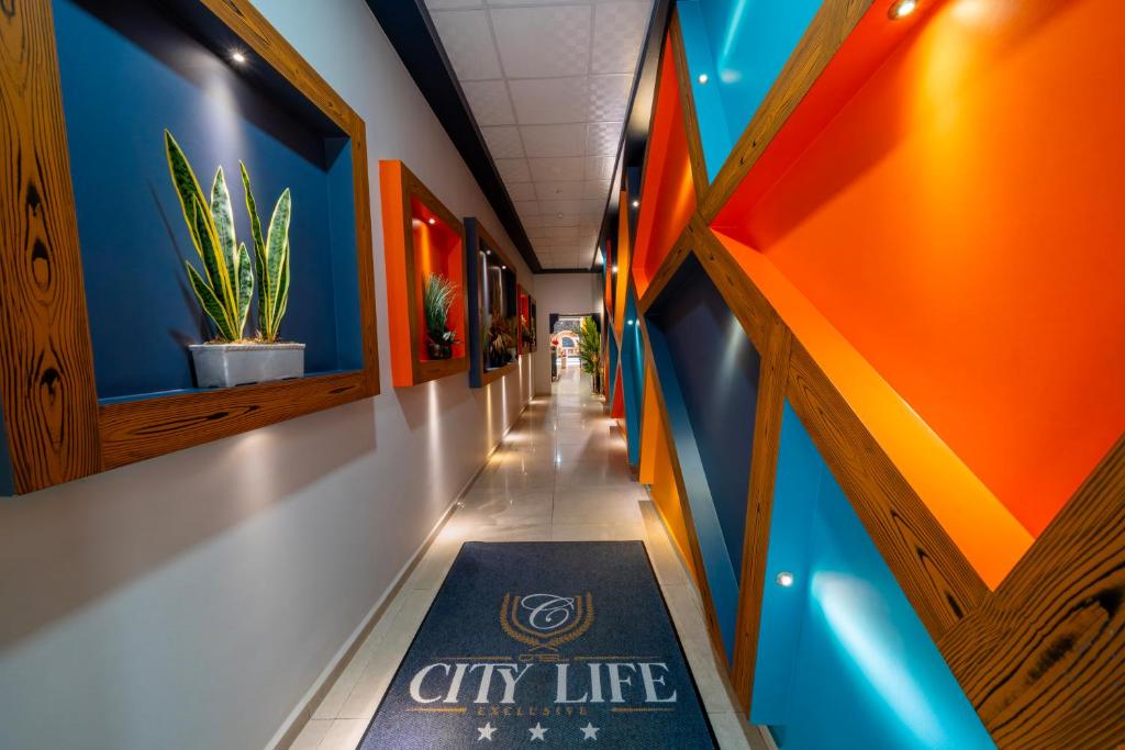 a city life hallway with a rug on the floor at City Life in İskenderun
