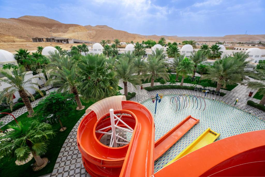 an overhead view of a swimming pool at a resort at Talah Resort in Riyadh
