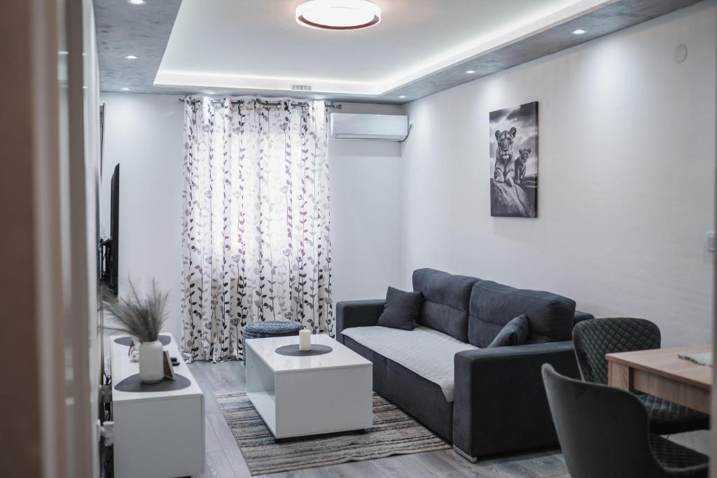 a living room with a couch and a table at Apartman Centar in Doboj