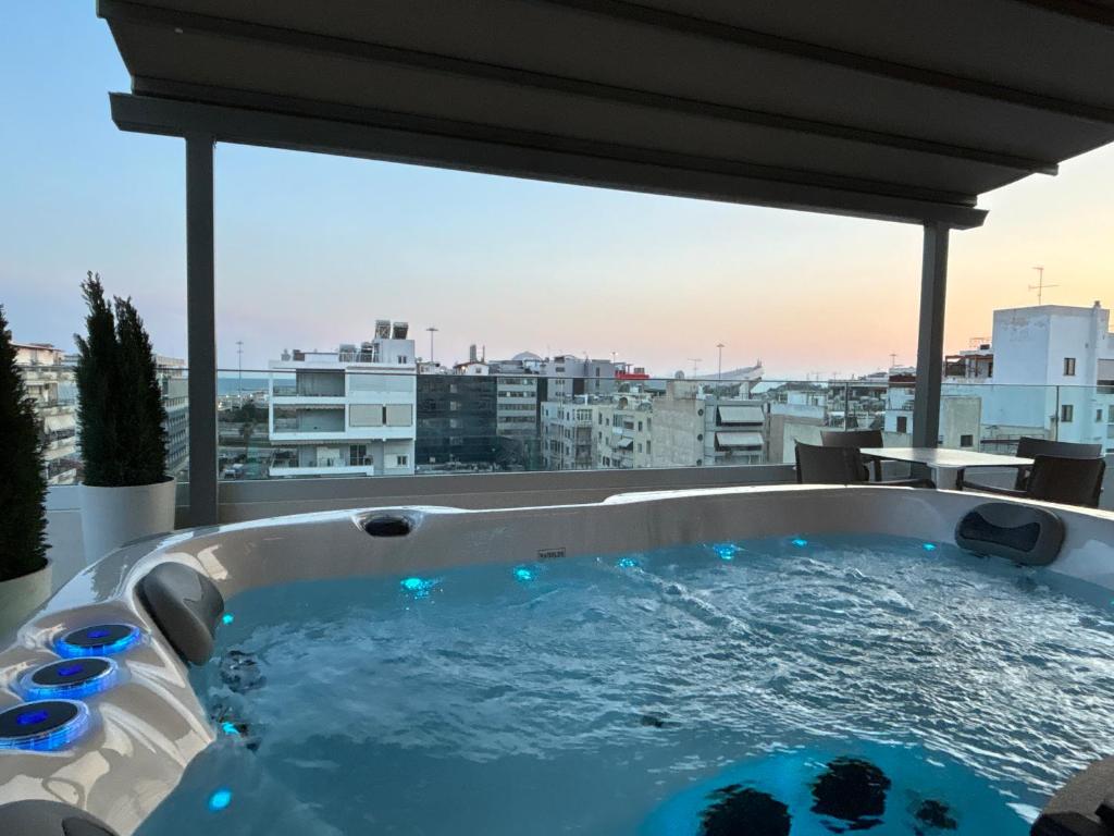The Riviera Loft #Athens#Jacuzzi#Seaviews#Rooftop#Unoblu