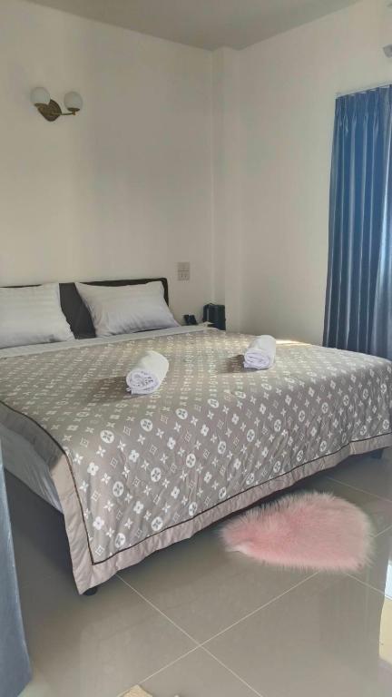 a bedroom with a bed with two towels on it at Ban Pai Khlung Resort in Chanthaburi