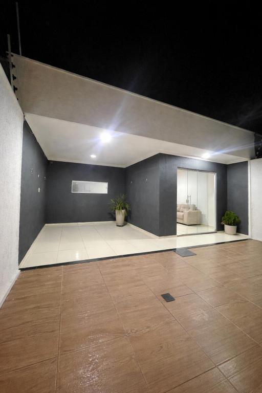 a large empty room with a bed in the background at Casa 186 in Juazeiro do Norte