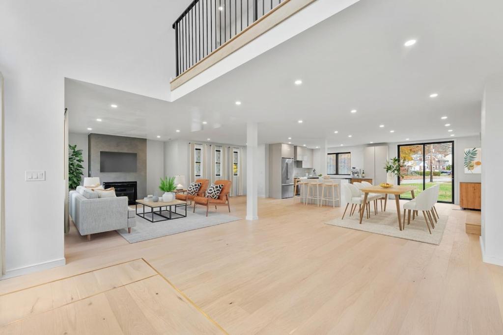 Elegant & Spacious Stay in the Heart of Needham - Villa