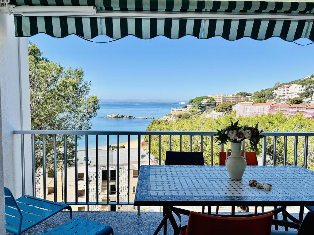 CORSARIO. Apartamento con Terraza a 1 min de la Playa de Almadrava - ES-258-70