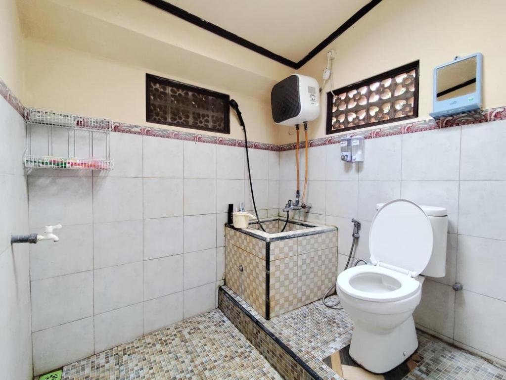 Jogja Dream Tours& Homestay - Habitación Familiar Con Baño Privado