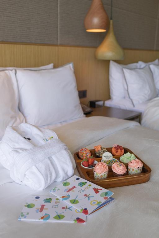 Deluxe Sea View with Two Double Beds and Balcony
