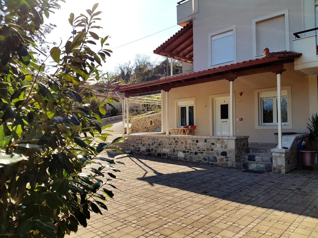 The building in which a vendégházakat is located