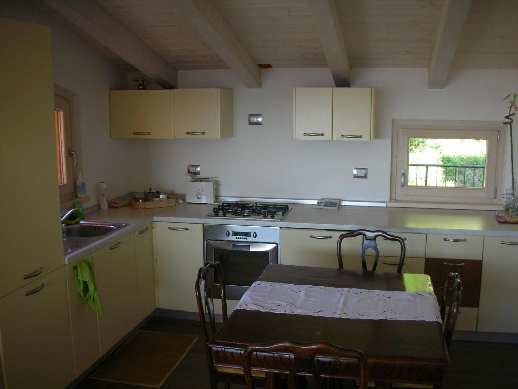 Kuchnia lub aneks kuchenny w obiekcie Villa Susina Casa Vacanze