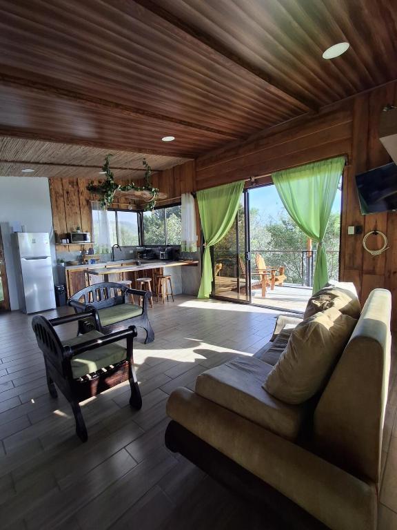 Gallery image of The Sunset Bungalow Quebrada Gde in Tilarán