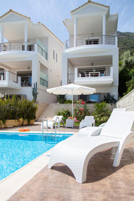 The swimming pool at or close to Villa Maria PF