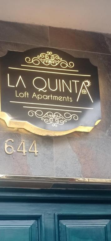 a sign on the top of a door at Mi Quinta Raíz Loft Apartments in Iquitos