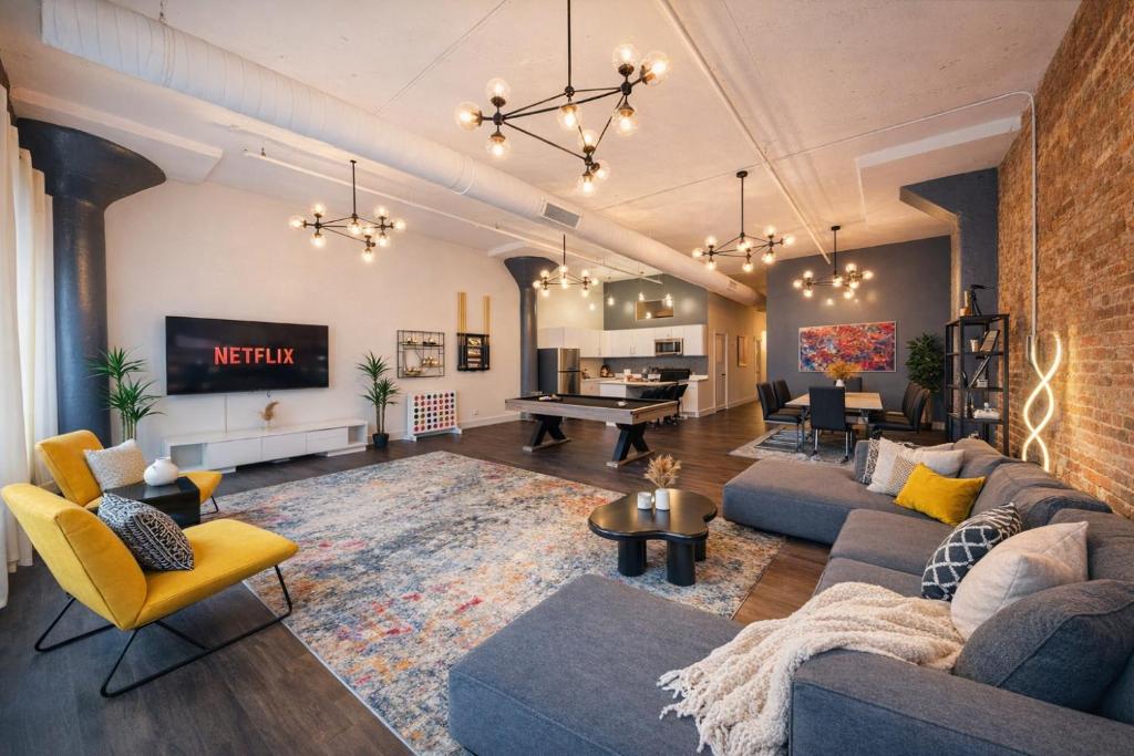 a living room with a couch and a table at McCormick Suites by Slumber Stay in Chicago
