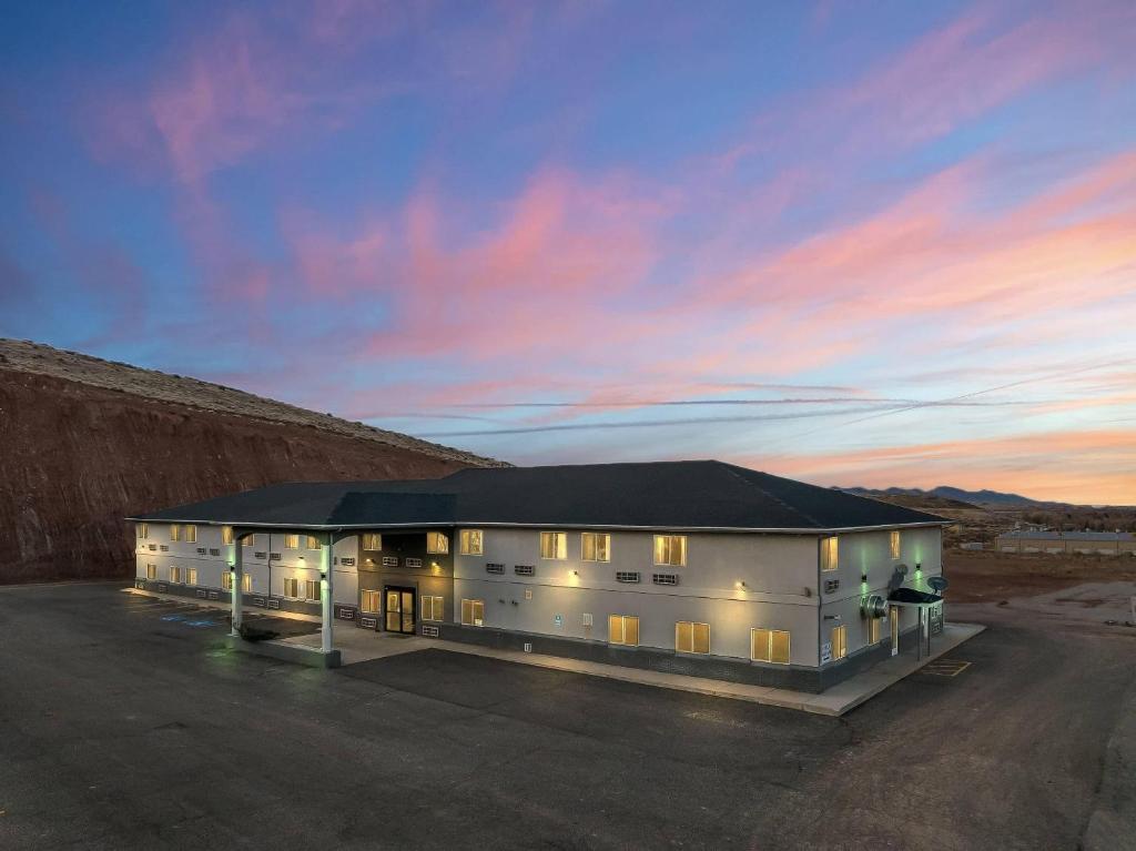 Quality Inn & Suites Salina National Forest Area - Housity