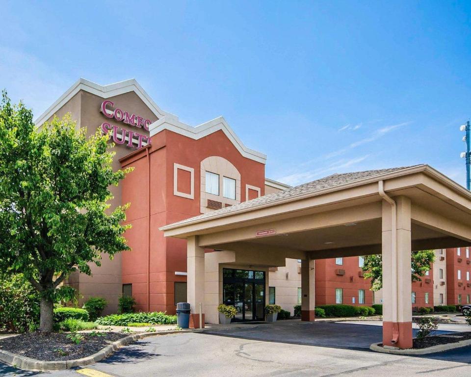 a rendering of a hospital building at Comfort Suites Louisville East in Douglass Hills
