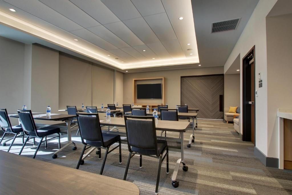 Hyatt House Oak Brook photo