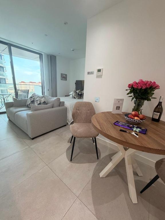 Ruang duduk di Gibraltar Self-catering Studio Accommodation