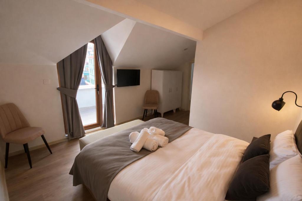 Elegance Suites - Suite With Terrace