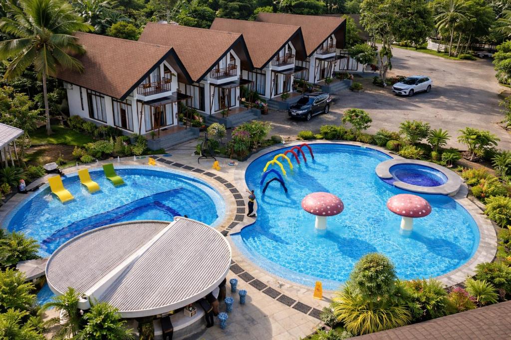 an overhead view of a swimming pool with umbrellas at Casa Marcos Resort and Villas in Pastrana