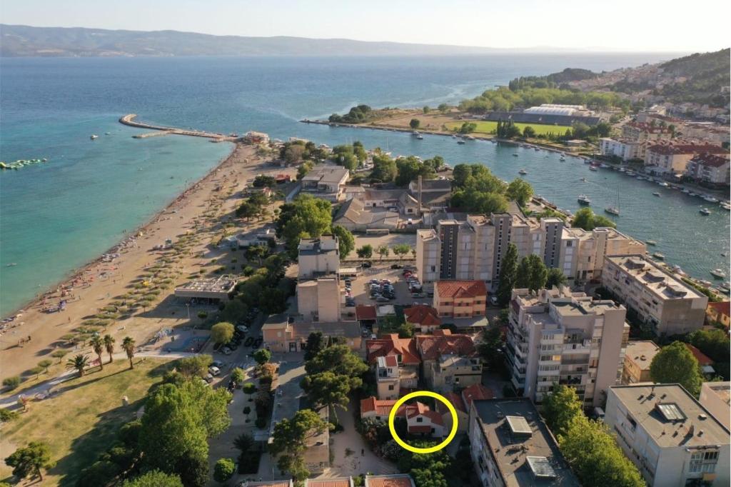 an aerial view of a beach with a yellow circle at Holiday House Therapy in Omiš