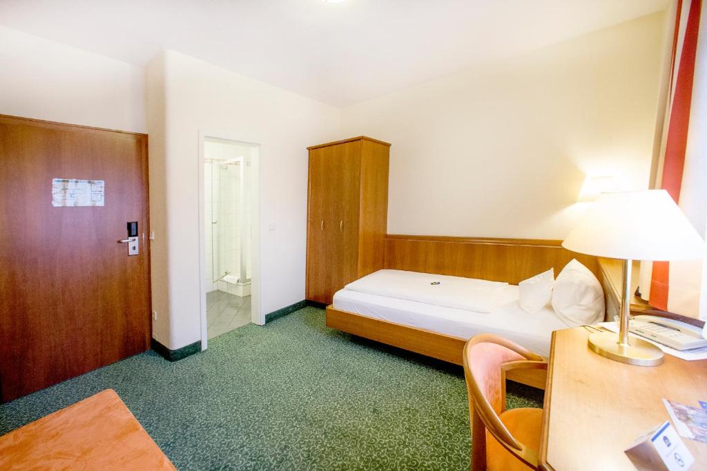Postel nebo postele na pokoji v ubytování Hotel Weisses Lamm