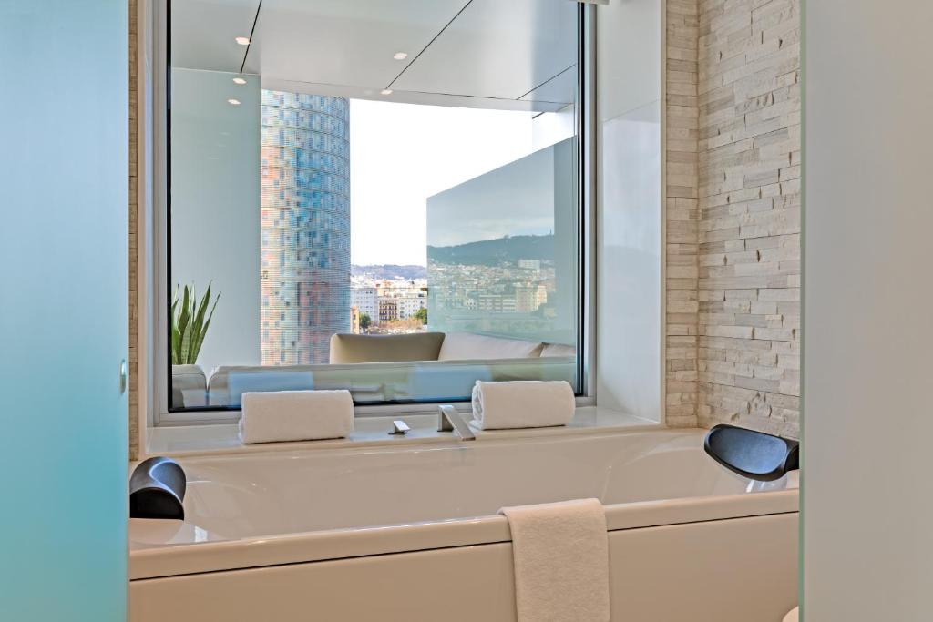 Hotel SB Glow 4 Sup - Deluxe Suite With Spa Bath