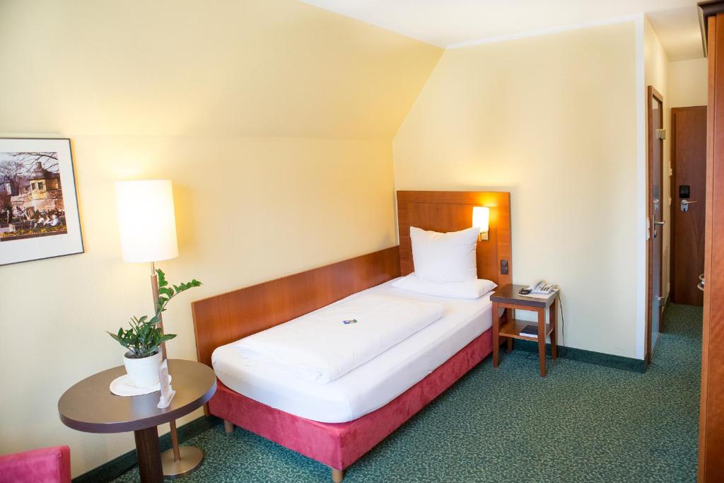 Postel nebo postele na pokoji v ubytování Hotel Weisses Lamm