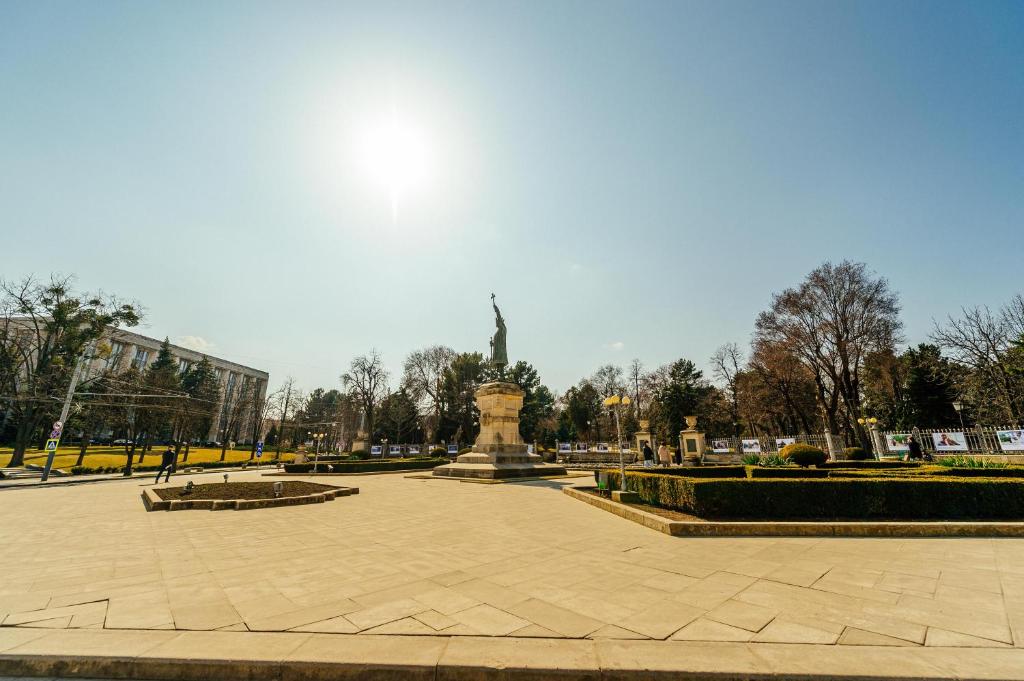 a park with a statue in the middle of it at Central Park Apartment 4 Guests in Chişinău