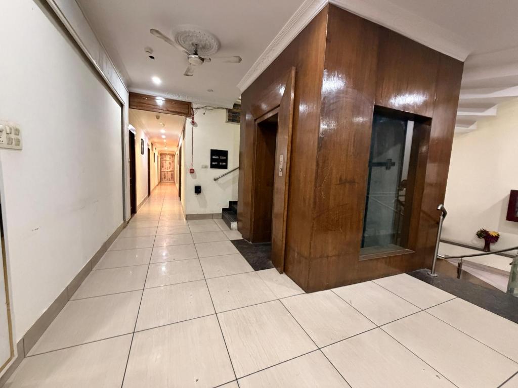 an empty hallway with a corridorngthngthngthngthngthngthngthngthngthngth at Hotel SP international Lucknow in Lucknow