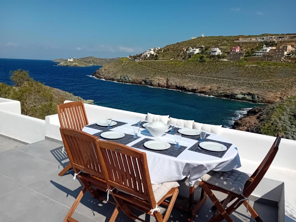 a dining table with a view of the ocean at Aethalios katoikia in Korissia