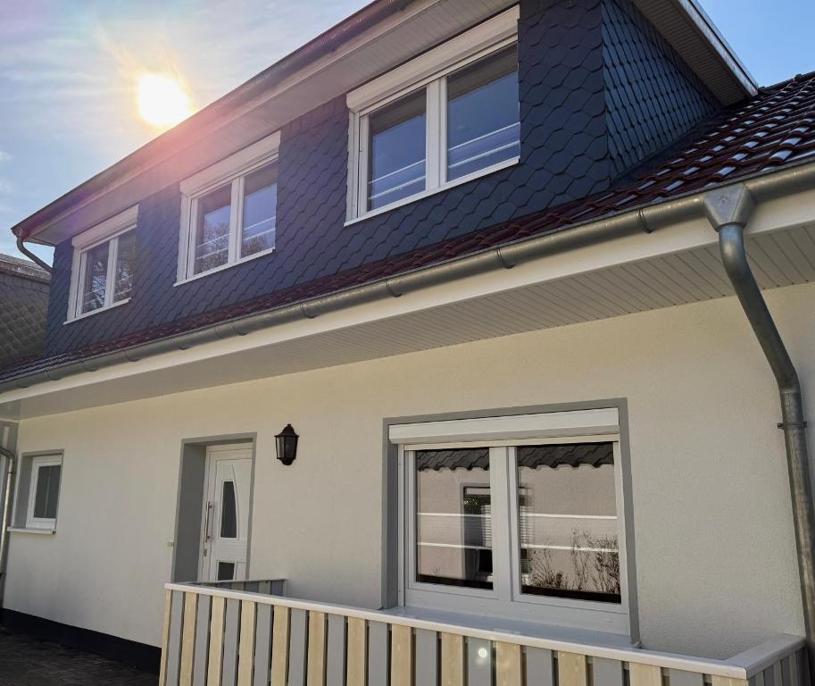 a house with a blue roof at Ferienhaus Pirat Störtebeker Dangast in Dangast