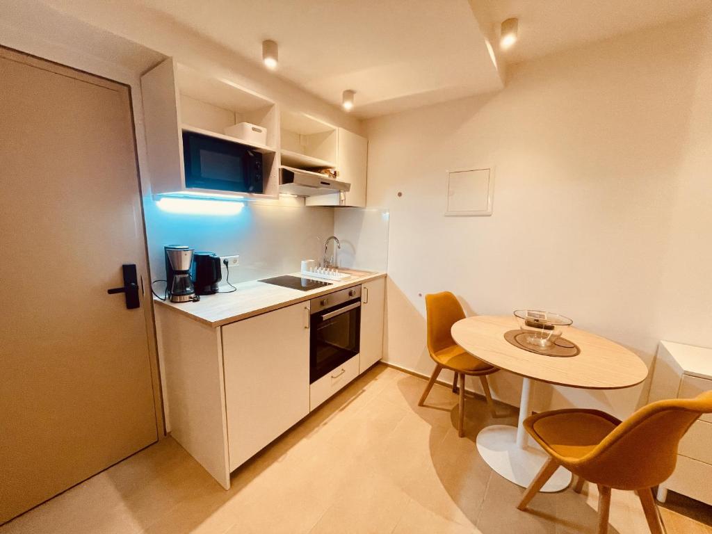 LEO Apartments - Studio
