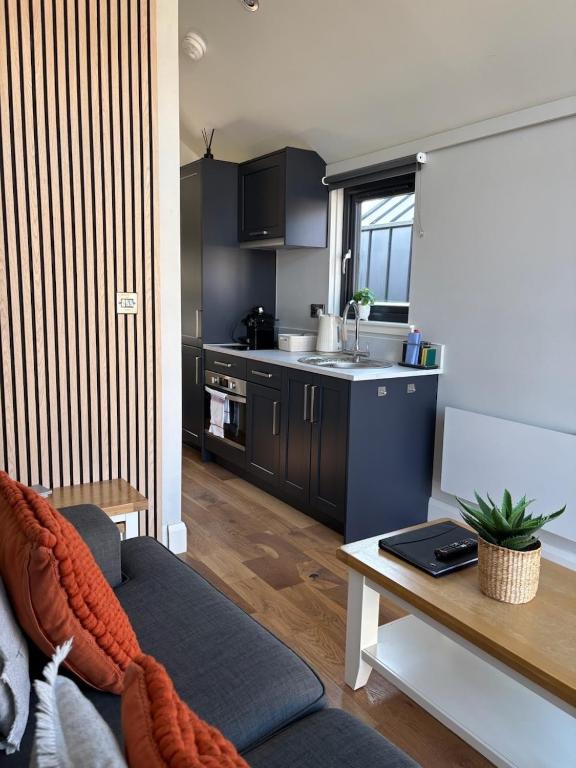 Lincoln Floating Holidays - One-Bedroom Apartment