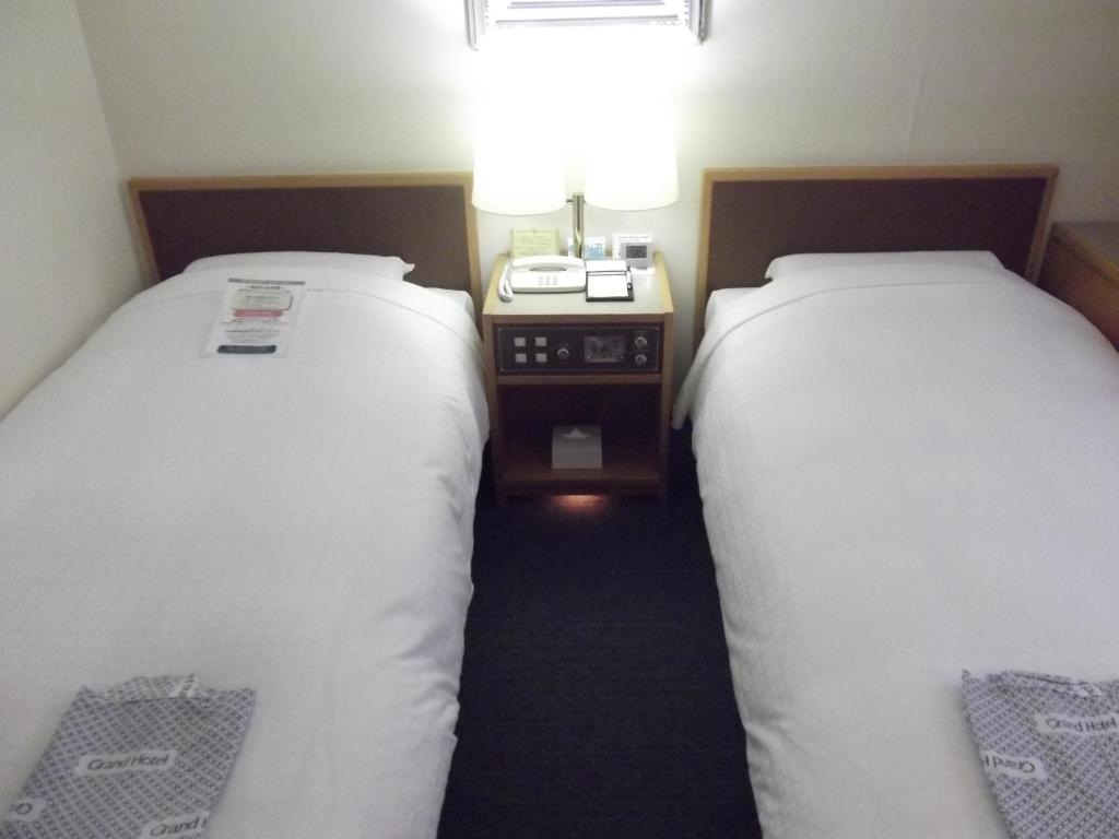 Postel nebo postele na pokoji v ubytování Ichikawa Grand Hotel