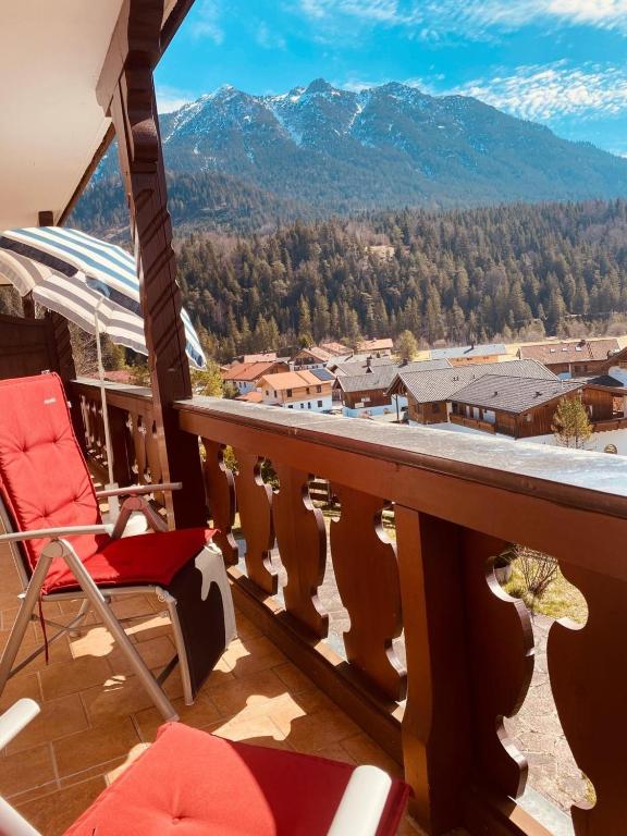 a balcony with a chair and a view of a mountain at Abendsonne in Krün