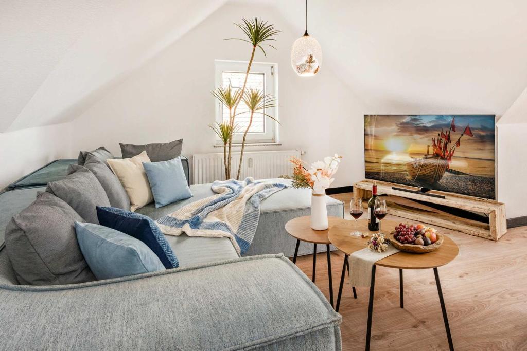 a living room with a couch and a tv at FeWo Dock12C in Kölpinsee
