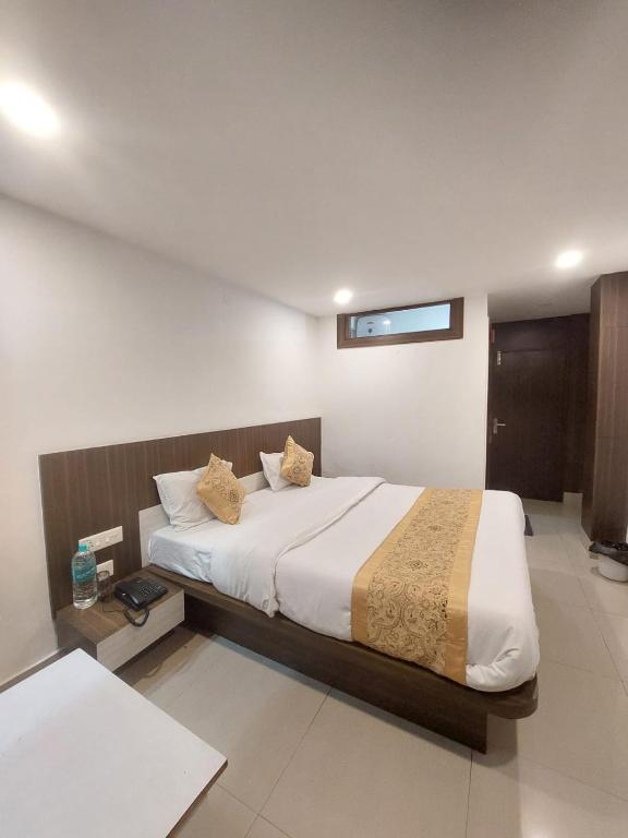 a bedroom with a large bed in a room at Hotel white lion-Near Bhajra Taxi Stand in Gangtok